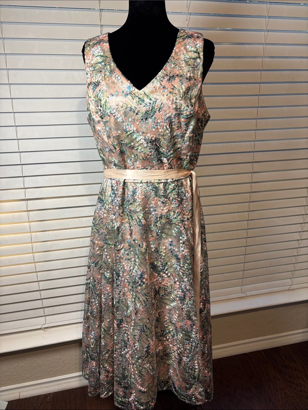 Tahari Seaglass Floral Embroidered Dress Excellent Condition Size Large